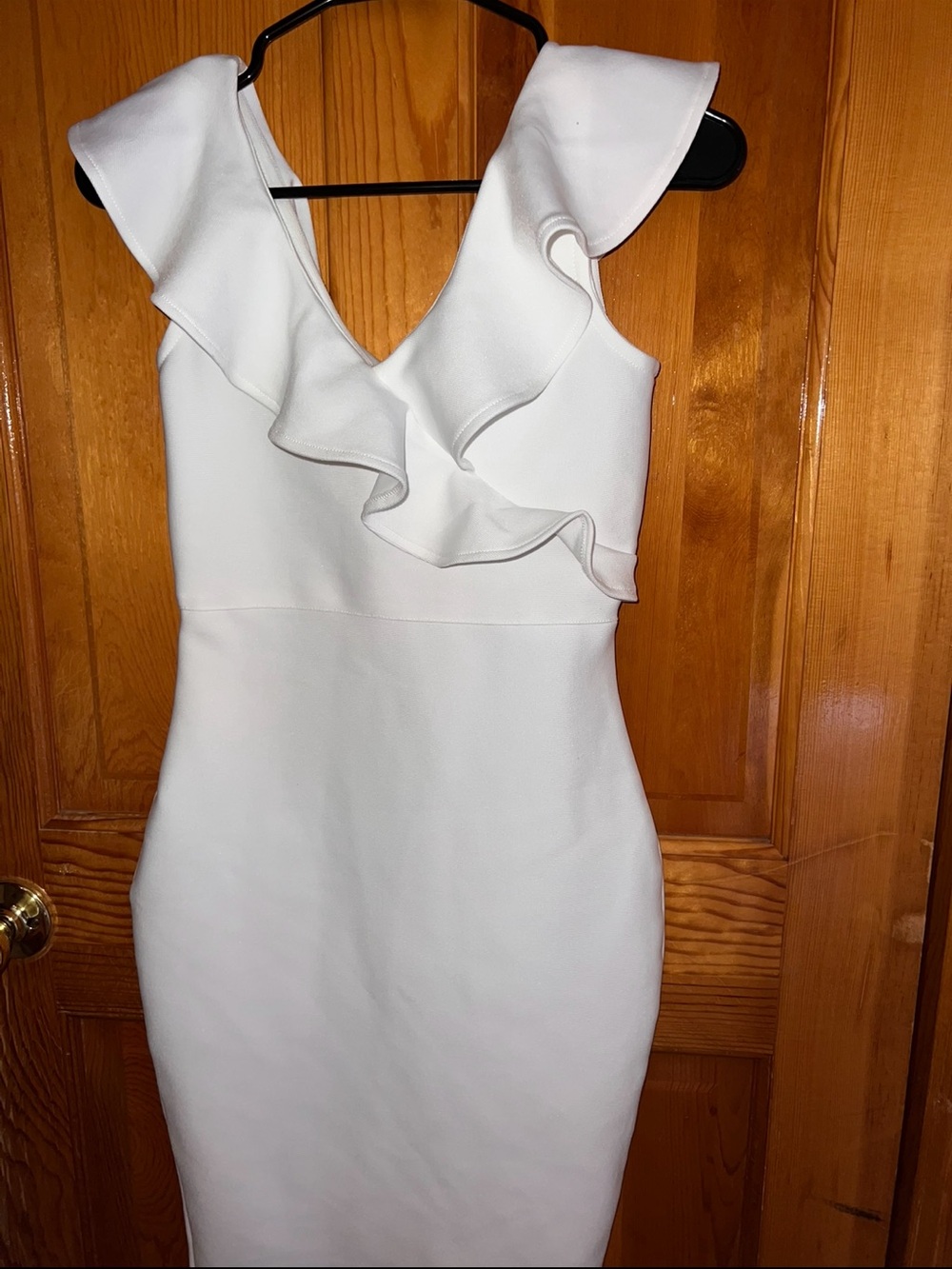 Elegant White Ruffle V-Neck Sheath Dress